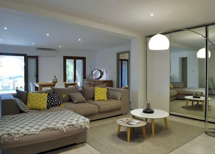 Villa Propriano 아파트